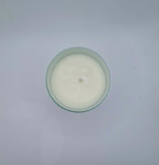 Bougie parfumee citron meringue Meringue oddyssey vue de dessus avec cire blanche dans un pot transparent